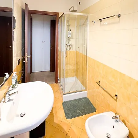 House Fiera Garage & Wifi Apartment Verona